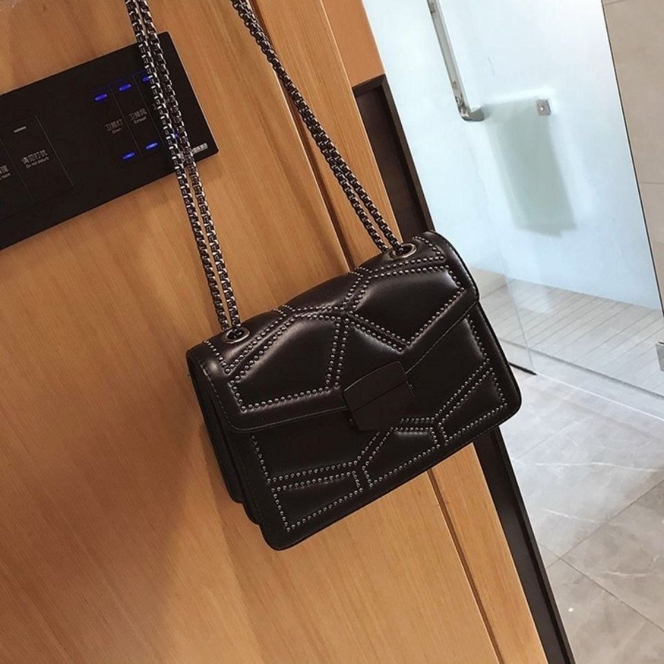 /public/uploads/photos/shares/Suzy bags/IMG_2953.jpeg